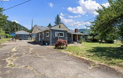 402 N D St, Lowell, OR 97452