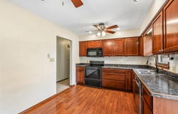 1107 N 10th Avenue E, Newton, IA 50208