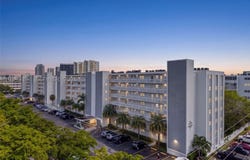 320 NE 12th Ave, Hallandale Beach, FL 33009