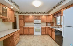 2605 W 33 St, Sioux Falls, SD 57105