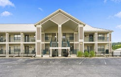 135 Upper Emerald Bay Circle, Hollister, MO 65672