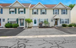 103 PEACH, NEWMANSTOWN, PA 17073