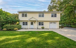 16B Squiretown Road, Hampton Bays, NY 11946
