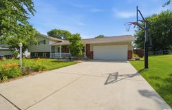 208 BARBARA Parkway, Washington, IL 61571