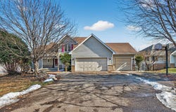 2970 Western Avenue N, Roseville, MN 55113