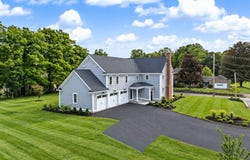 27 Ash St, Hopkinton, MA 01748
