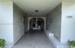 1201 Hillcrest Ct, Hollywood, FL 33021