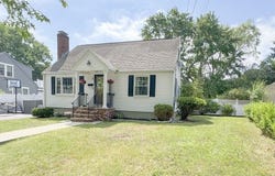9 Reynolds Rd, Peabody, MA 01960