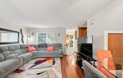 280 W Treehouse Lane, Round Lake, IL 60073