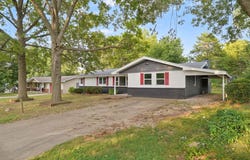 3552 S Franklin Avenue, Springfield, MO 65807