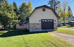 635 8th St NW, Chisholm, MN 55719