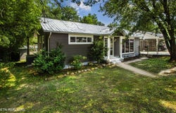 114 E Arrowwood Rd, Oak Ridge, TN 37830