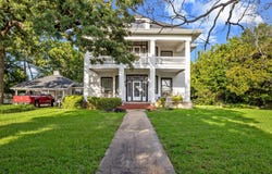1114 S Houston Avenue, Denison, TX 75021