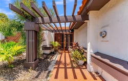 522 NE 195th St, Miami, FL 33179