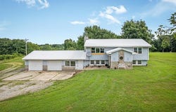 6527 SE Smith Road, Cameron, MO 64429