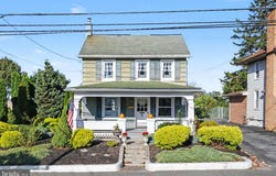 1259 E NEWPORT Road, LITITZ, PA 17543