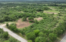 150 Pumper Rd, Luling, TX 78648