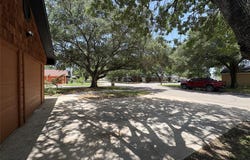 1009 Bowie St, Lockhart, TX 78644