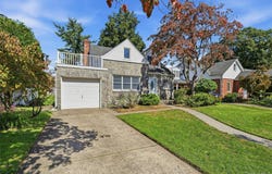 41 Oak Drive, New Hyde Park, NY 11040