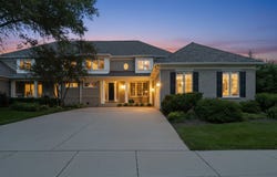 2004 Claridge Court, Northbrook, IL 60062