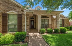 208 Silver Spur Trail, McGregor, TX 76657