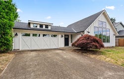 855 CALVIN St, Eugene, OR 97401