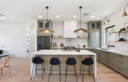 3816 E WHITTON Avenue, Phoenix, AZ 85018