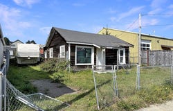 636 HEMLOCK St, Brookings, OR 97415