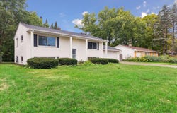 1616 Sandhurst Avenue E, Maplewood, MN 55109