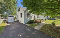 212 Stephenson Ave, Middlesex Boro, NJ 08846-1633