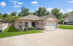 899 E Jefferson Street, Van Alstyne, TX 75495
