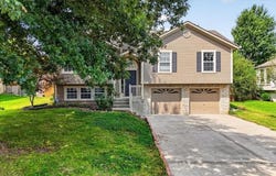 524 NE Topaz Drive, Lee's Summit, MO 64086