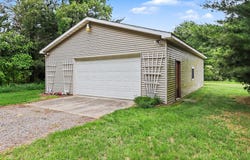 21641 Pine Lake Road, Battle Creek, MI 49014