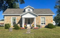 607 N Spring St, Livingston, TN 38570