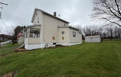 63 9th St, Lucernemines, PA 15754
