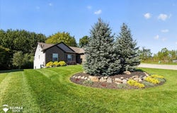 8308 Peninsula Circle, Grand Blanc, MI 48439