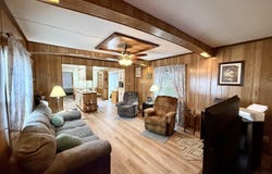 204 Lakeview Dr, McPherson, KS 67460