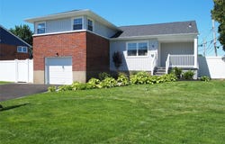 9 N Walnut Place, Massapequa, NY 11758