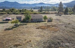 1095 Hyampom Rd, Hayfork, CA 96041