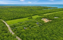 114 Meetinghouse Way, Edgartown, MA 02539