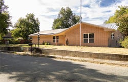405 W Neely Avenue, Comanche, TX 76442