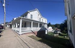 22 W MAIN Street, WINDSOR, PA 17366