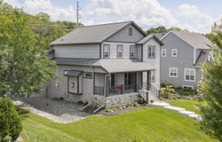466 Bleeker St, Delafield, WI 53018