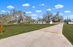 81 Pulliam Dr, Pleasanton, TX 78064