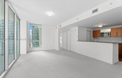300 S Biscayne Blvd, Miami, FL 33131