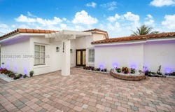 2286 NE 215th St, Miami, FL 33180