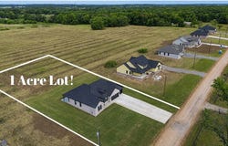 5121 S Pleasant Valley, Gentry, AR 72734