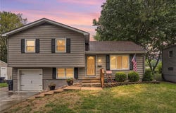 813 S Sunset Drive, Olathe, KS 66061