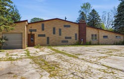 1801 Johnston Dr, Manitowoc, WI 54220