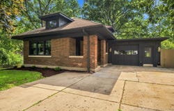 609 S 5th Avenue, St. Charles, IL 60174